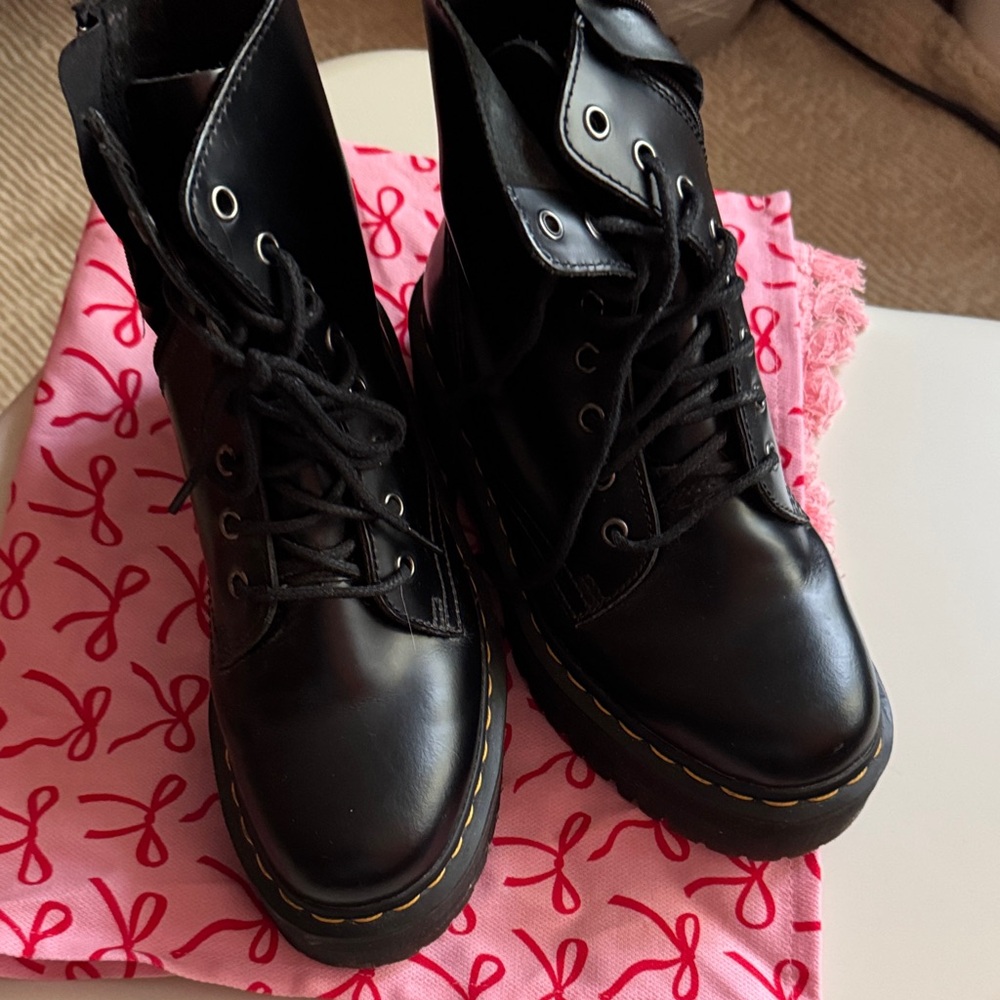 Dr Martens doc martens platform boots